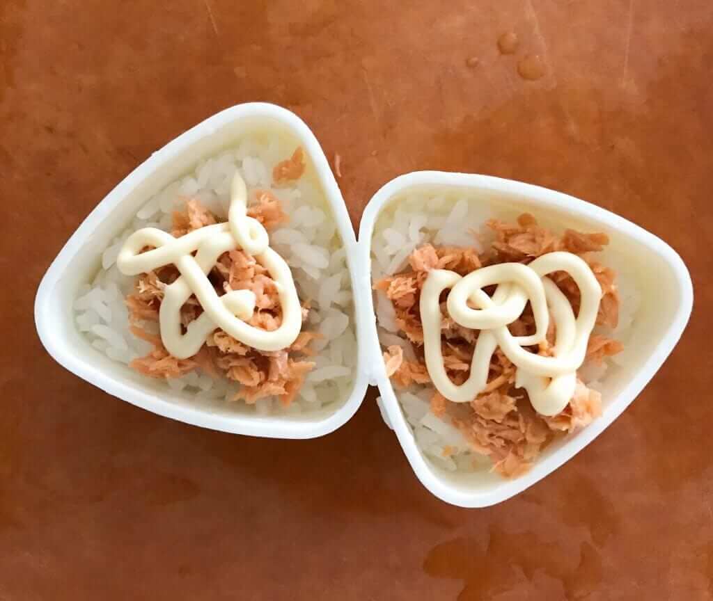 Omusubi (Japanese rice balls) with tuna, salted salmon, and umeboshi (1)