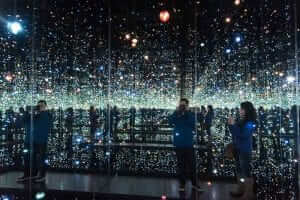 broad museum-infinity room