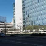 A large building with cars parked in front of it.