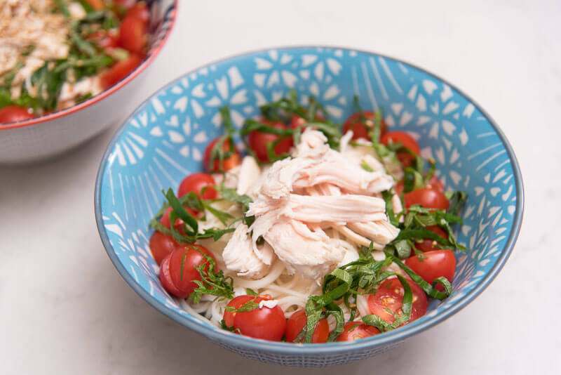 cold somen noodles with chicken and tomato