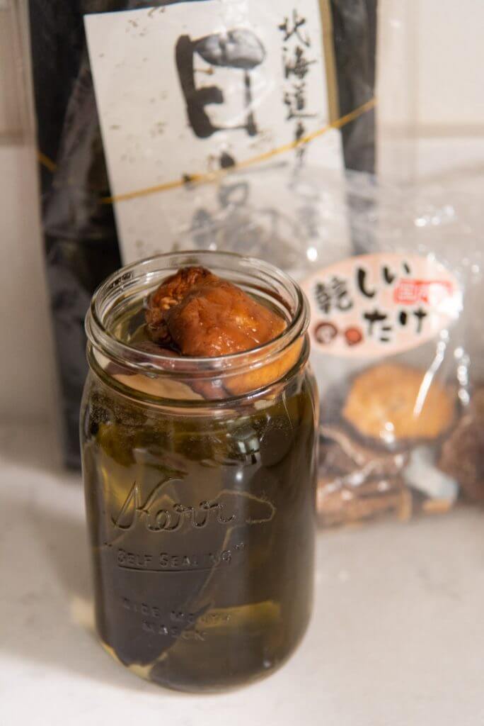 shiitake konbu dashi ingredients