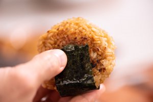 yakionigiri - grilled rice balls with soy sauce and nori