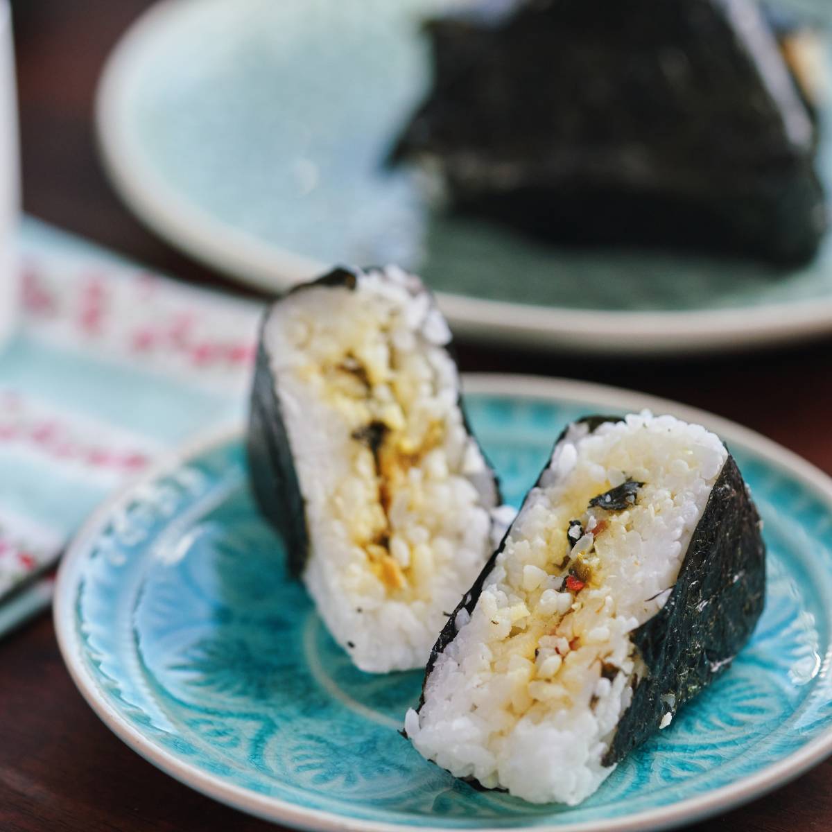 omusubi in blue plate