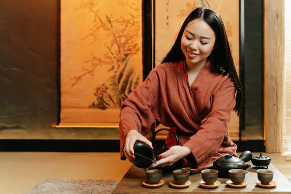 lady pouring tea into teacups