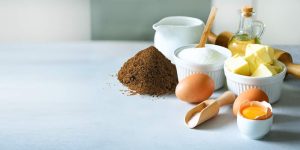 A table with ingredients for a Native Vanilla Bean Powder review.