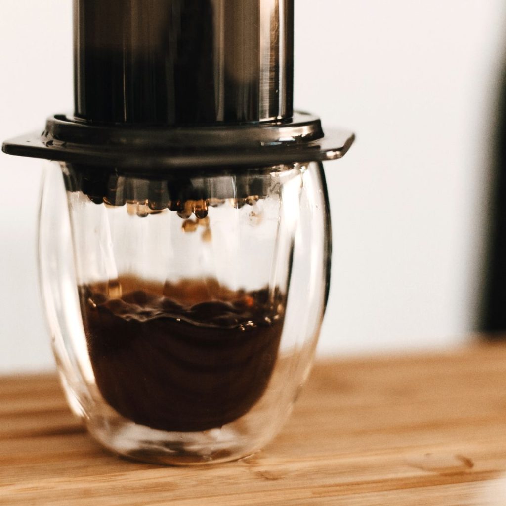 aeropress brewing coffee