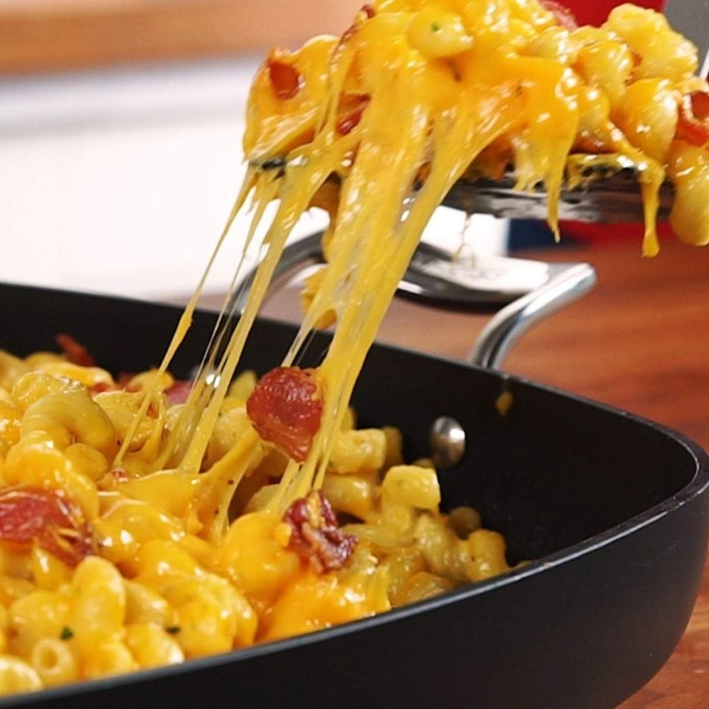 An All-Clad Hard Anodized pan is used to cook mac and cheese. (Photo courtesy of Amazon)