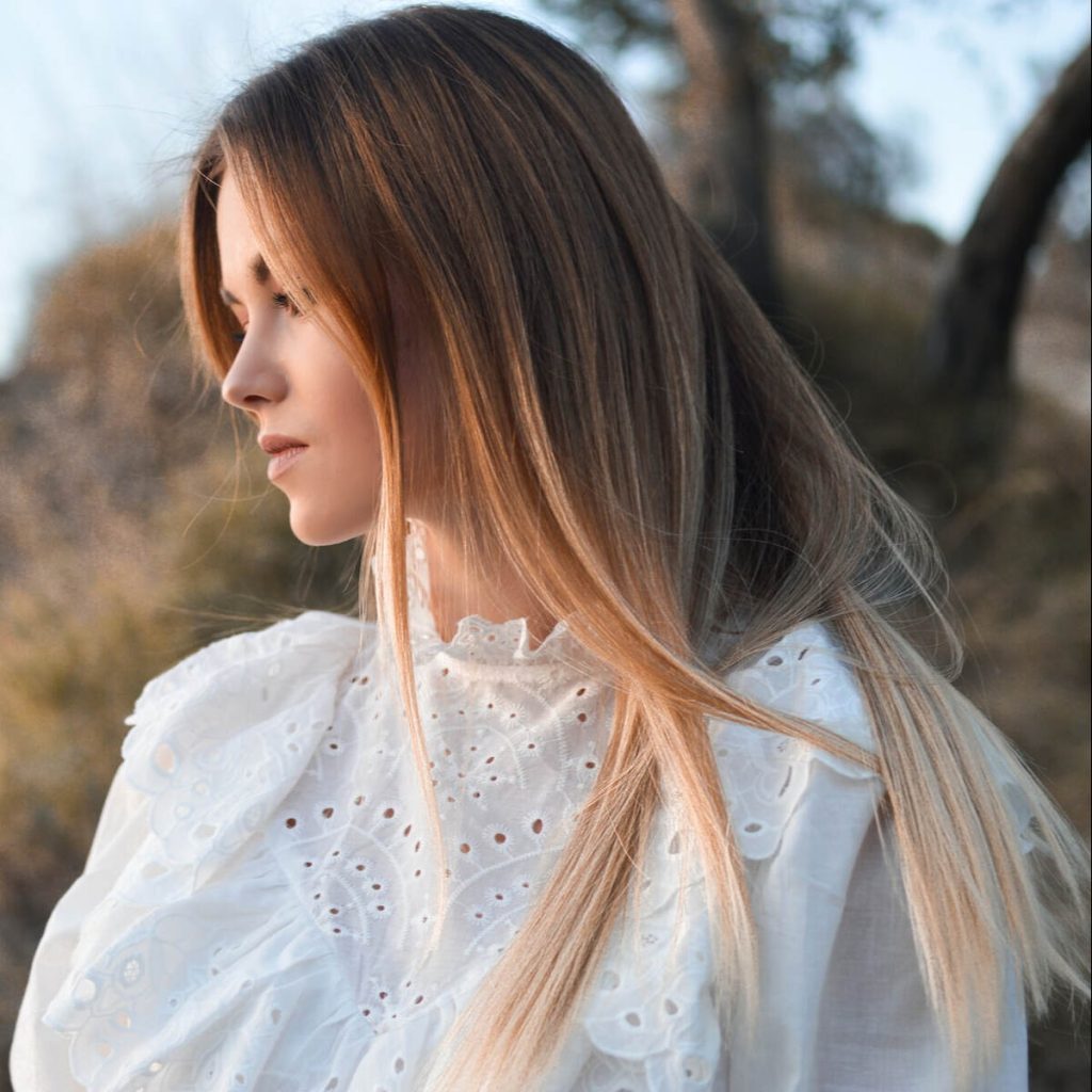 A woman with a shiny blonde hair