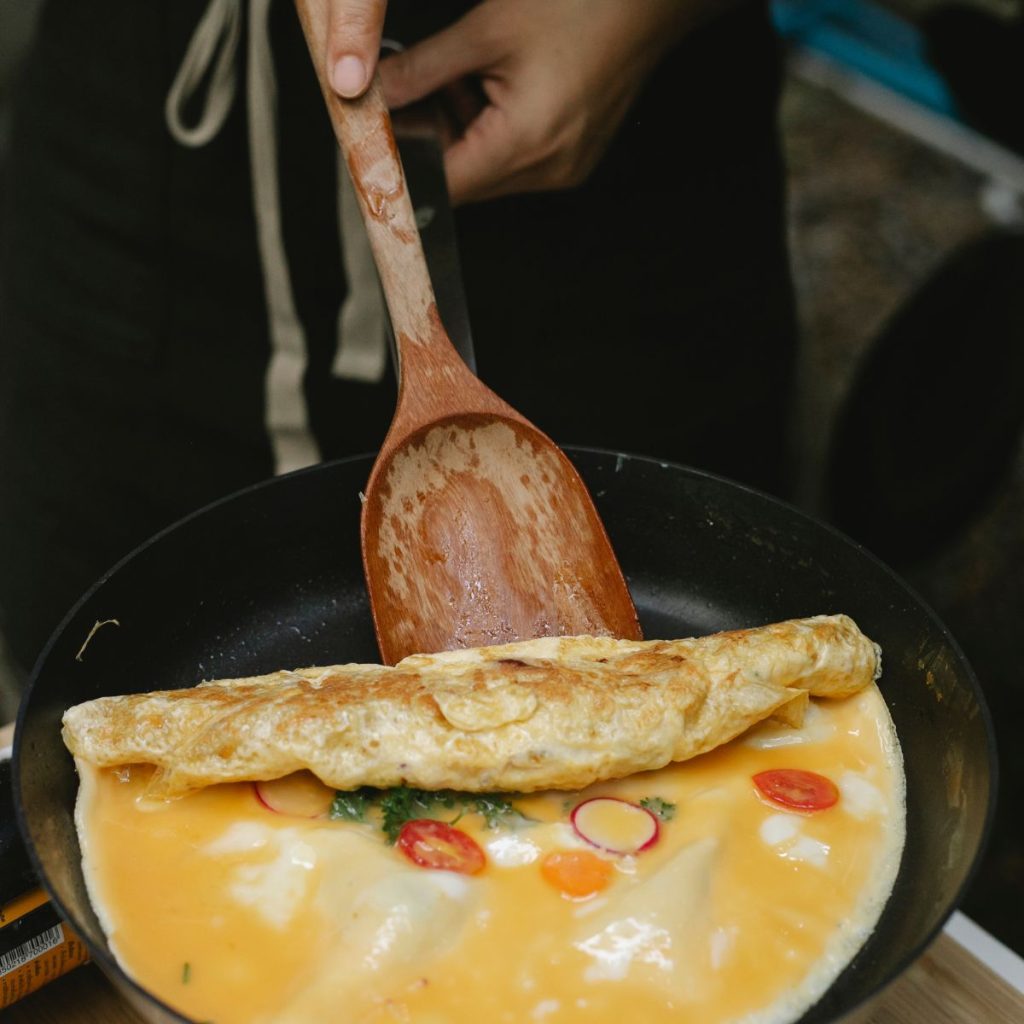 Cooking eggs with the use of a wooden utensil