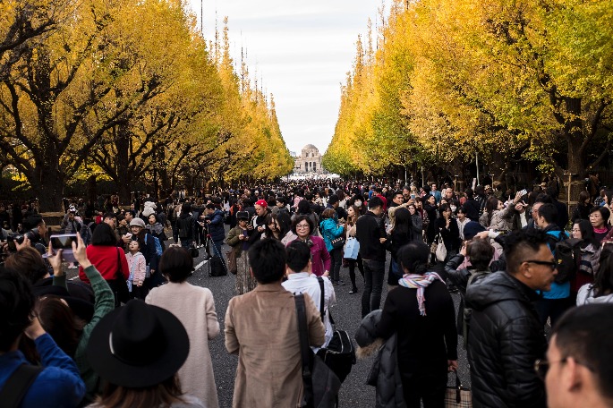 Crowd at the Meiji Jingu Gaien