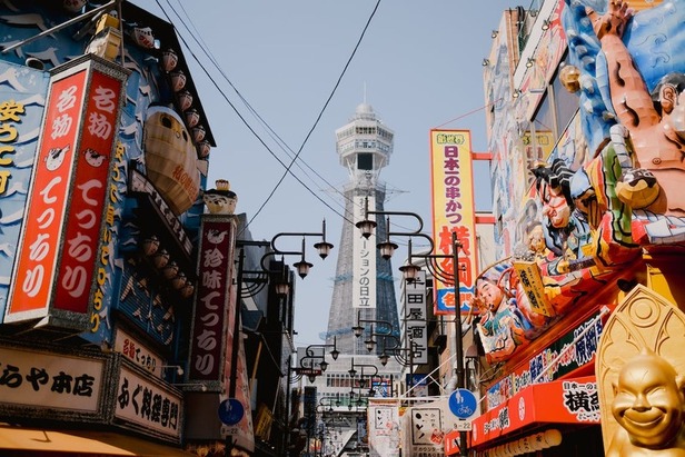 Tsūtenkaku Observation deck tower streetview