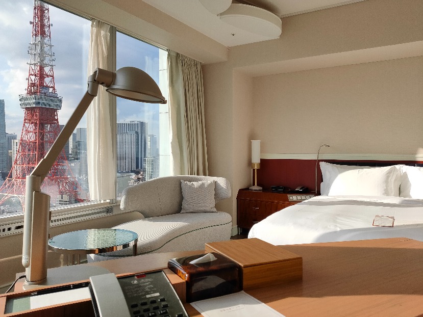 a hotel suite at Tokyo with the view of tokyo tower