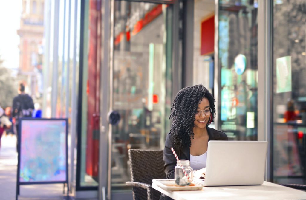 girl using a laptop at a cafe