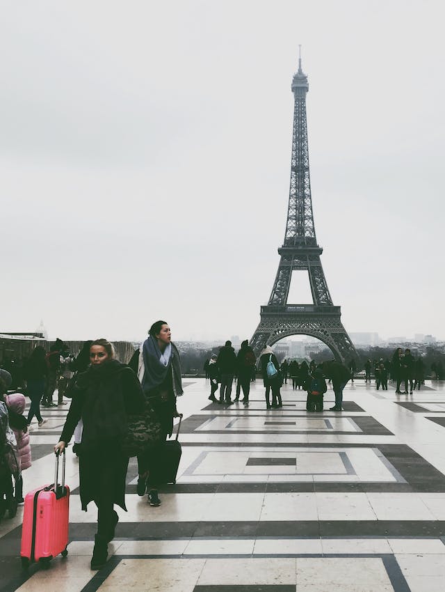 How to Search Tripadvisor Reviews featuring travelers in Paris