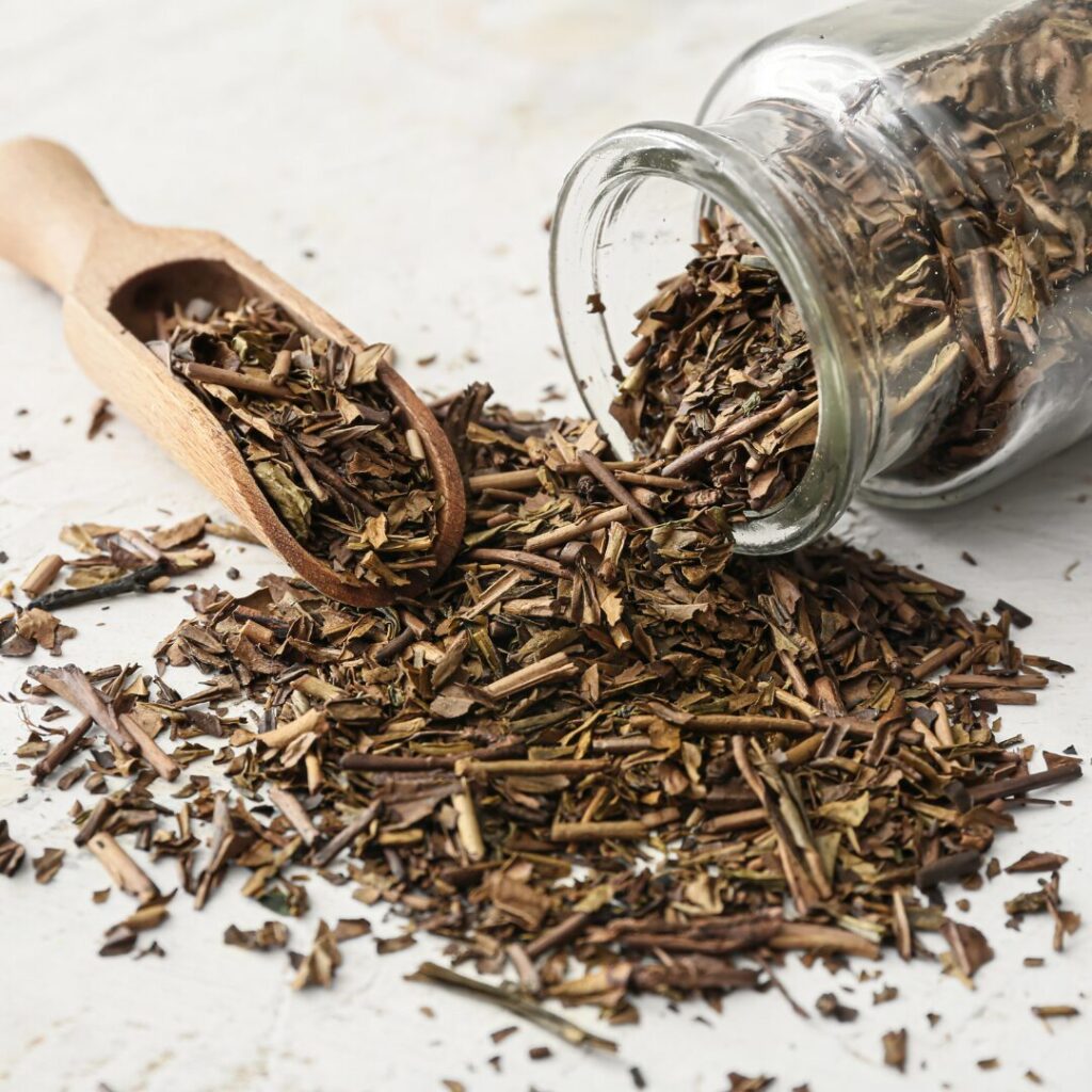 hojicha in a jar and spoon